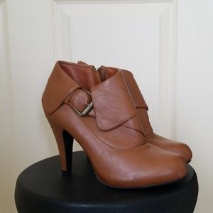 Brown bottie, size 10
